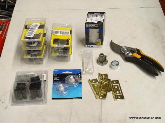 (TABLE) LOT OF ASSORTED ITEMS