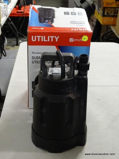 (TABLE) SUBMERSIBLE UTILITY PUMP