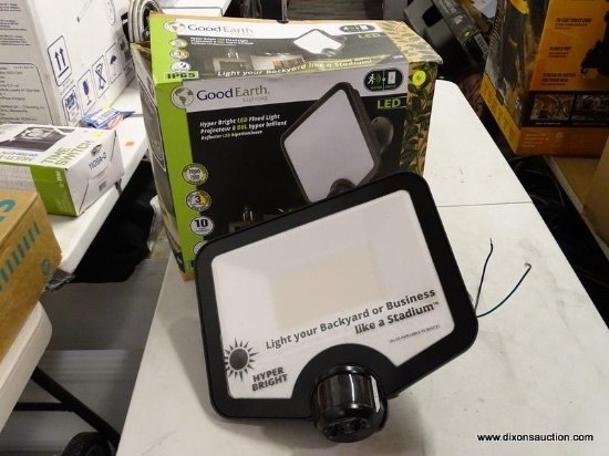 (TABLE) GOOD EARTH LIGHTING FLOOD LIGHT