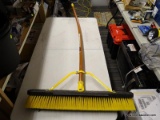 (TABLE) EVERBILT BROOM