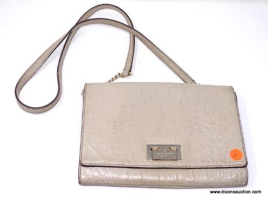 KATE SPADE LIGHT GRAY/BEIGE LEATHER CROSSBODY PURSE WITH GOLD TONE LATCH. MEASURES APPROX 10" X 7".