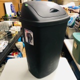 STERELITE 13.2 GALLON SWING TOP PLASTIC TRASH CAN - NEW