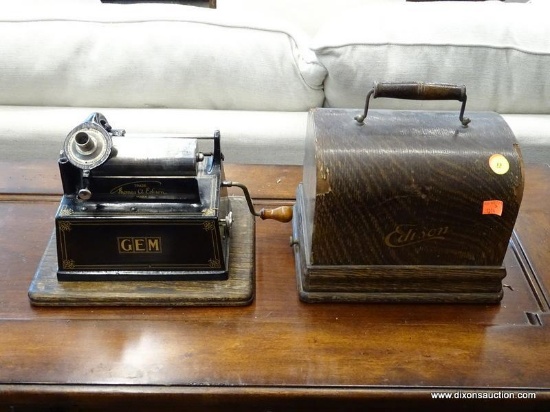 EDISON "GEM" TABLETOP MUSIC PLAYER. HAS AN OAK CASE. PLAYS CYLINDER MUSIC ROLLS. MEASURES 11 IN X 7