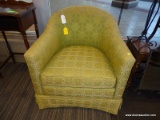 MID-CENTURY MODERN HENREDON CHAIR WITH GREEN UPHOLSTERY AND A PURPLE PILLOW. CHAIR MEASURES 28 IN X