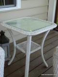 (BCK PRCH) WHITE WICKER END TABLE WITH GLASS PROTECTIVE TOP. MEASURES 22 IN X 22 IN X 24 IN. ITEM IS