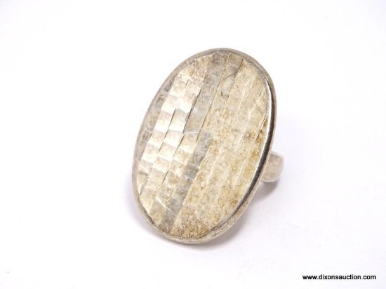 .925 STERLING SILVER OVAL HAMMERED MODERNIST RING. MARKED ON THE INSIDE "925 THAI". WEIGHS APPROX.