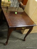 MAHOGANY QUEEN ANNE SINGLE DRAWER END TABLE WITH BRASS HANDLE. MEASURES 21 IN X 26 IN X 21 IN. ITEM