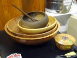 LOT OF CARVED WOODEN ITEMS TO INCLUDE AN INKWELL, SERVING BOWLS, A SALAD BOWL WITH SPOON, ETC. MANY