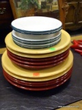 LOT OF ASSORTED DINNERWARE TO INCLUDE 3 BURGUNDY DINNER PLATES, 2 YELLOW DINNER PLATES, 3 BURGUNDY