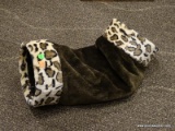 BROWN AND LEOPARD PRINT TUNNEL CAT TOY. FOLDS FOR EASY STORAGE. MEASURES 23 IN LONG. ITEM IS SOLD AS