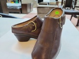 LADIES BROWN SANITA LEATHER SLIP ONS - SIZE 42