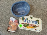 LONGABERGER2002 HOSTESS APPRECIATION BASKET WITH LINER AND PROTECTOR AND CERAMIC WELCOME SIGN