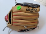 RAWLINGS CHILDS BASEBALL GLOVE - GOOD USED CONDITION