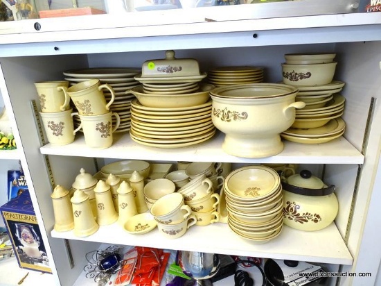 LOT OF PFALTZGRAFF CHINA TO INCLUDE APPROXIMATELY 25 DINNER PLATES, 18 DESSERT PLATES, 4 SOUP BOWLS,