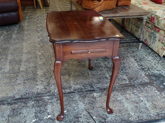 MAHOGANY DROP SIDE END TABLE WITH 1 DRAWER WITH A BRASS PULL AND QUEEN ANNE LEGS. MEASURES 18 IN X