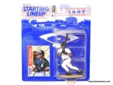 STARTING LINEUP 10TH YEAR 1997 EDITION COLLECTIBLE FIGURE WITH CARD OF FRANK THOMAS. IS IN BLISTER
