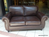 BRAND NEW MORTARA LEATHER LOVESEAT IN BROWN. A MODERN DESIGN COMBINED WITH LUXURIOUS, COMFORTABLE