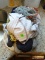 (KIT) ASSORTED KITCHEN CLOTH LOT TO INCLUDE OVEN MITTS, POT HOLDERS, CLEANING RAGS, ETC. ITEM IS