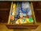(KIT) DRAWER LOT OF ASSORTED KITCHEN ITEMS TO INCLUDE SANDWICH BAGS, SARAN WRAP, AND REYNOLDS WRAP.