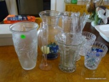 (KIT) LOT OF ASSORTED VASES TO INCLUDE A PINK DEPRESSION BUD VASE, A CRYSTAL VASE WITH IMAGES OF