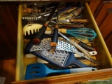 (KIT) DRAWER LOT OF ASSORTED KITCHEN ITEMS TO INCLUDE CARVING FORKS, KNIVES, WHISKS, A CHEESE