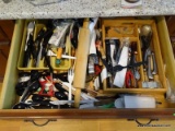 (KIT) DRAWER LOT OF ASSORTED ITEMS TO INCLUDE ASSORTED KNIVES, SPOONS, FORKS, ROLLING PIN,