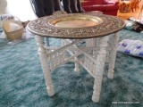 (SUN) WHITE PAINTED AND BRASS ORIENTAL STYLE ROUND TABLE WITH FOLDING BASE AND REMOVABLE BRASS