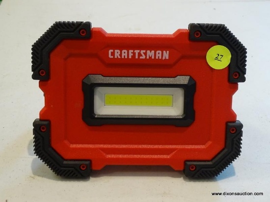 (R1) CRAFTSMAN 1000-LUMEN LED SPOTLIGHT FLASHLIGHT (BATTERIES ARE INCLUDED). IS IN GOOD WORKING