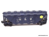 LIONEL N & W COVERED HOPPER CAR WITH BOX. #9135. MEASURES 11 IN LONG. ITEM IS SOLD AS IS WHERE IS