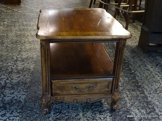 (R1) MAHOGANY FRENCH PROVINCIAL STYLE END TABLE WITH 1 LOWER DRAWER AND SHELF. MEASURES 22 IN X 28