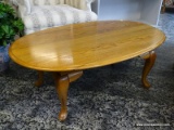 (R2) QUEEN ANNE OAK FINISHED COFFEE TABLE. MEASURES 46 IN X 28 IN X 17 IN. ITEM IS SOLD AS IS, WHERE