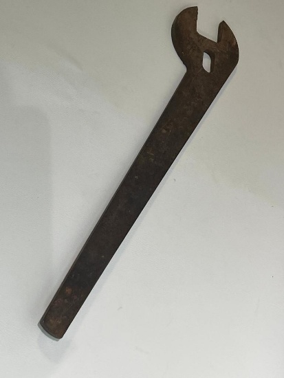 (S12L) 19 INCH OFFSET CAST STEEL WRENCH ANTIQUE