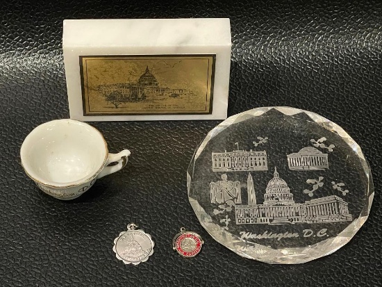 (S11K) WASHINGTON DC AND US CAPITOL SOUVENIR ITEMS INCLUDING 2 4-INCH PAPERWEIGHTS, 2 CHARMS, AND