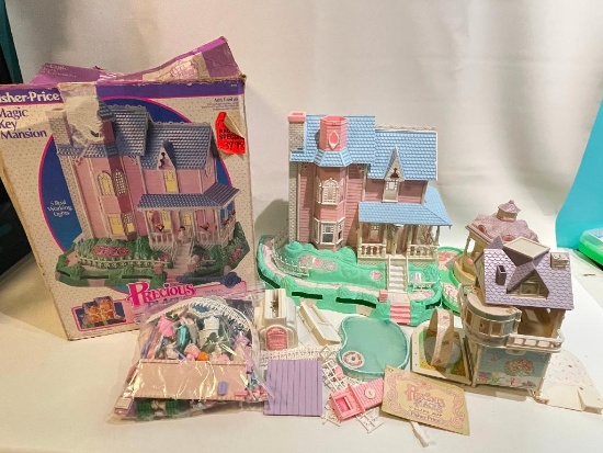 (S13M) FISHER PRICE MAGIC KEY MANSION WITH ORIGINAL BOX, ALL ACCESSORIES, INCLUDES TWIRLING MELODY