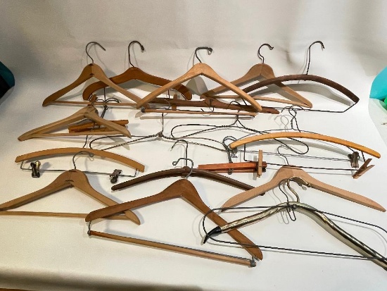 (S13M) ASSORTED VINTAGE HEAVY DUTY WOODEN AND METAL COATHANGERS