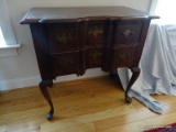 (DR) MAHOGANY 2 DRAWER LOWBOY WITH BRASS CHIPPENDALE STYLE PULLS AND QUEEN ANNE LEGS. MEASURES 30 IN