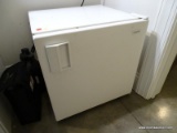 (DWN BTH) SANYO MINI REFRIGERATOR. IS IN WORKING CONDITION. MEASURES 18 IN X 18 IN X 18 IN. ITEM IS