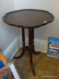 (APTLR) MAHOGANY DUNCAN PHYFE STYLE PIE CRUST TABLE- 21 IN DIA. X 27 IN H, ITEM IS SOLD AS IS WHERE