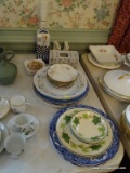 (DR) ASSORTED LOT TO INCLUDE ASSORTED PLATES, A CHEF THEMED DECANTER, A PAIR OF 5 FINGER BUD VASES,