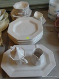 (DR) SET OF IRONSTONE CHINA TO INCLUDE A CREAM AND SUGAR, A SERVING TRAY, 7 DINNER PLATES, 8 BERRY