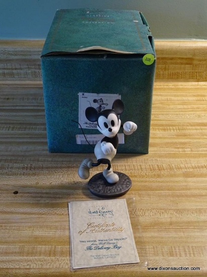 (UPKIT) WALT DISNEY CLASSICS COLLECTION FIGURINE OF MICKEY MOUSE TITLED "HEY MINNIE, WANNA GO