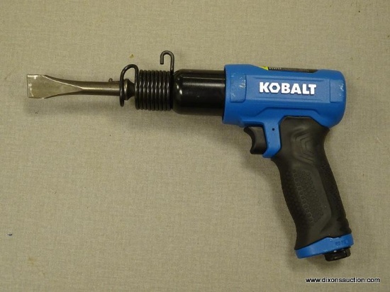 (R1) KOBALT 2800 BLOWS PER MINUTE AIR HAMMER WITH CHISEL. ITEM IS SOLD AS IS WHERE IS WITH NO