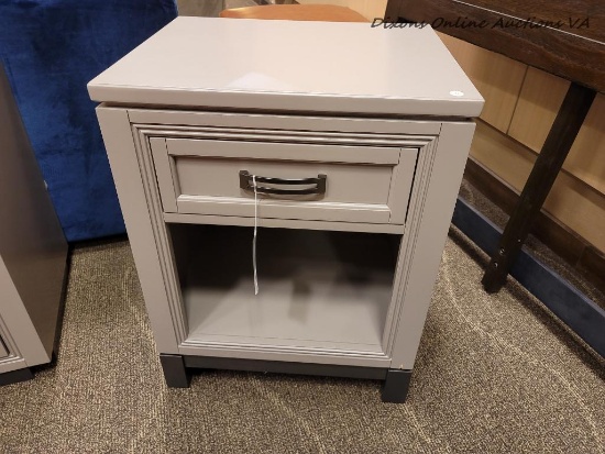 (R1) I32-451N ASPEN HOME FURNITURE HYDE PARK GRAY NIGHTSTAND. THE HYDE PARK - GRAY COLLECTION