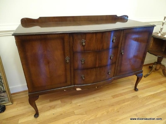(DR) VINTAGE MAHOGANY QUEEN ANNE SIDEBOARD WITH BACKSPLASH- 3 CENTER DOVETAIL DRAWERS WITH MAHOGANY