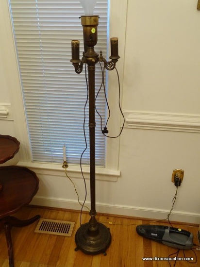 (DR) VINTAGE BRASS FLOOR LAMP- 57 IN H, ITEM IS SOLD AS IS WHERE IS WITH NO GUARANTEES OR WARRANTY.
