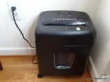 (KIT) PAPER SHREDDER, ITEM IS SOLD AS IS WHERE IS WITH NO GUARANTEES OR WARRANTY. NO REFUNDS OR