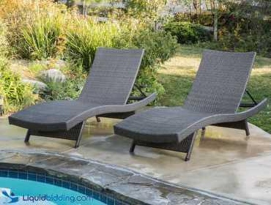 (R1) SUN LOUNGER SET (SET OF 2). ARE IN BOX. GRAY IN COLOR. ITEM #52005.00GRYMP2. WHETHER YOU'RE