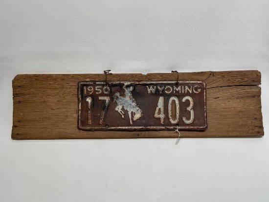 LICENSE PLATE WYOMING 1950 MOUNTED ON BARN WOOD #17 403