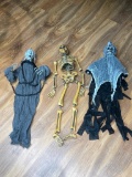 (3C) HANGING CREEPY MONSTER, SKELETON, REAPER 34 INCH HEIGHT