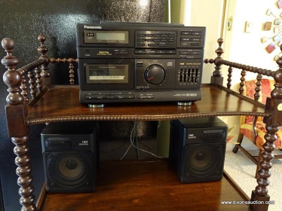 (DR) VINTAGE PANASONIC PORTABLE STEREO CD SYSTEM. MODEL # RX-DS620. COMES WITH 2 DETACHABLE
